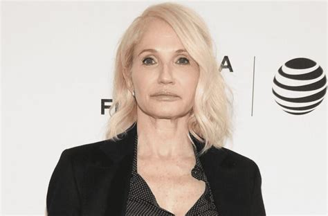 Ellen Barkin: Net Worth, Age, Height & Everything。